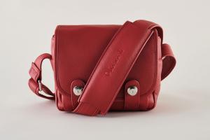 Oberwerth "Phil" - Leica Q3 Bag, Fire Red