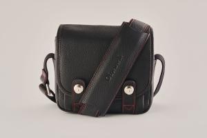 Oberwerth "Phil" - Leica Q3 Bag, Black/Lining&Stitching Red